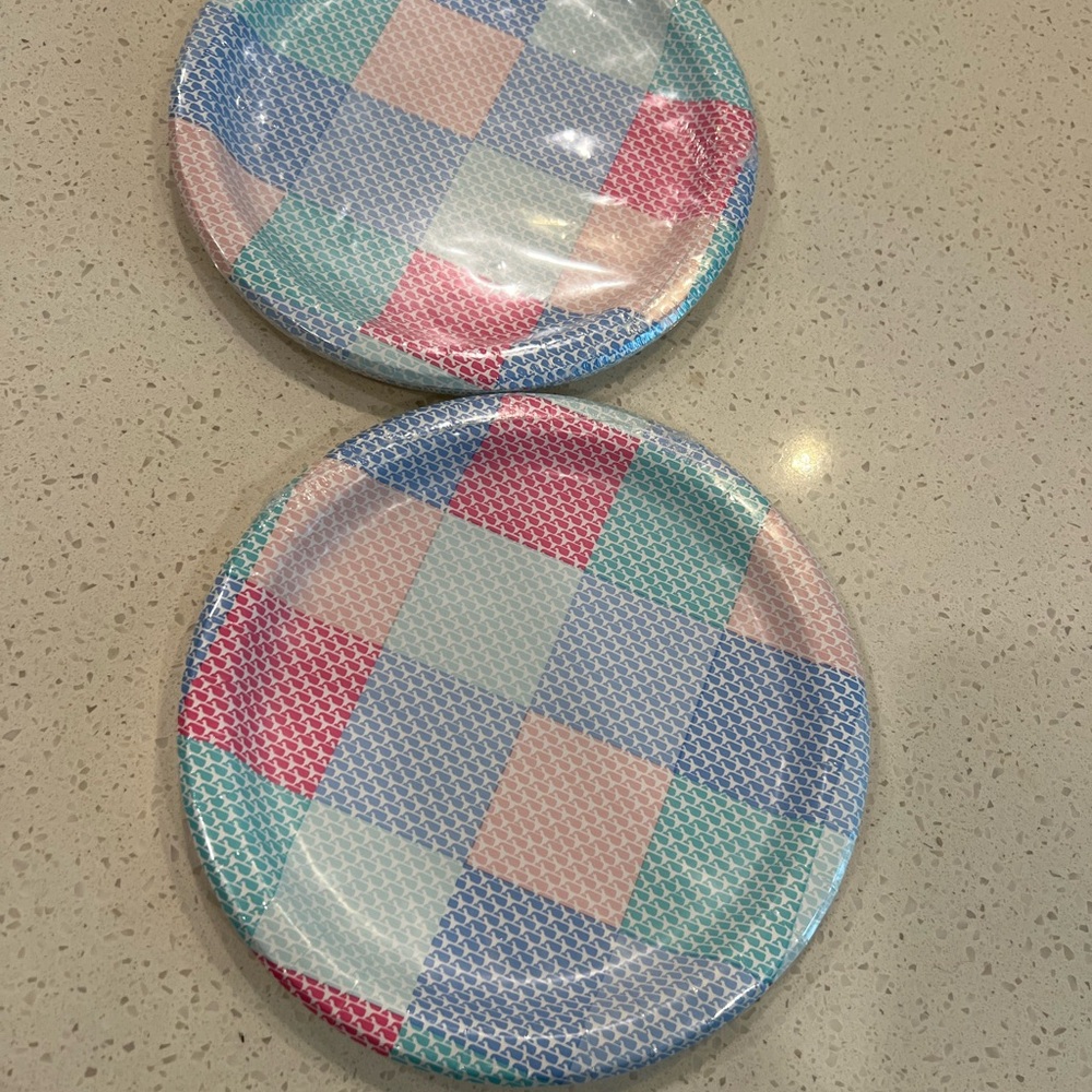 Vineyard Vines Pastel Whale Set of 20 Party Plates
